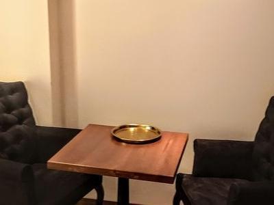 pokój Marrakesh, dwa fotele stolik